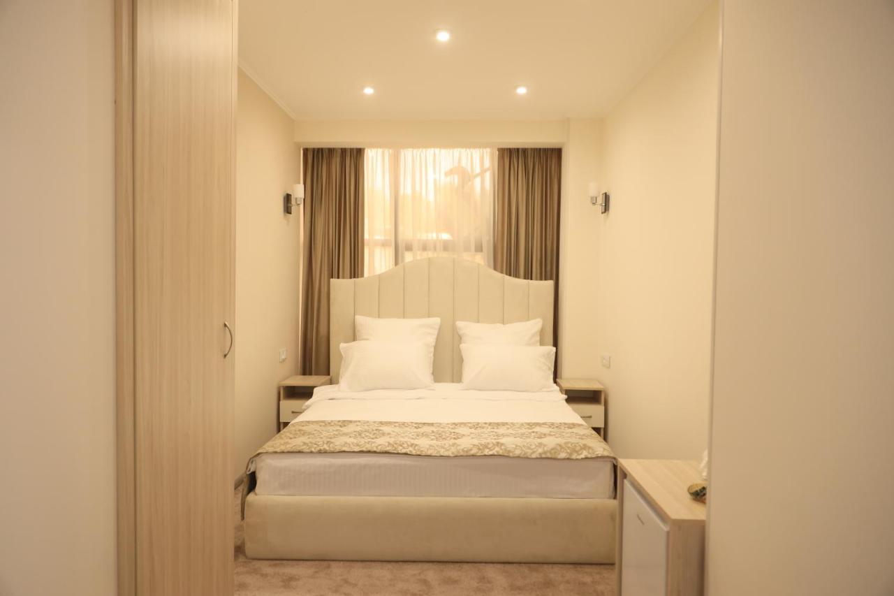 Delin Hotel And Tours Yerevan Ngoại thất bức ảnh