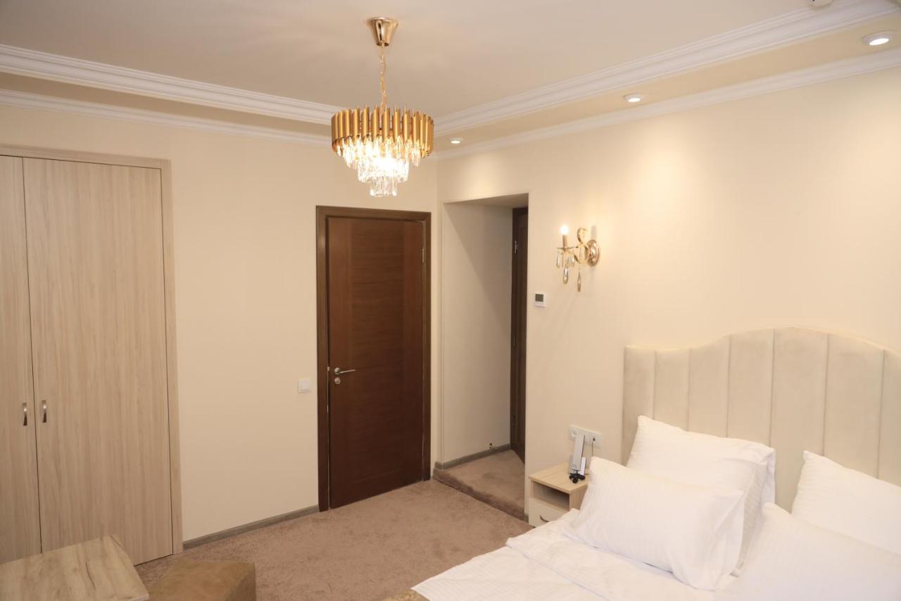 Delin Hotel And Tours Yerevan Ngoại thất bức ảnh