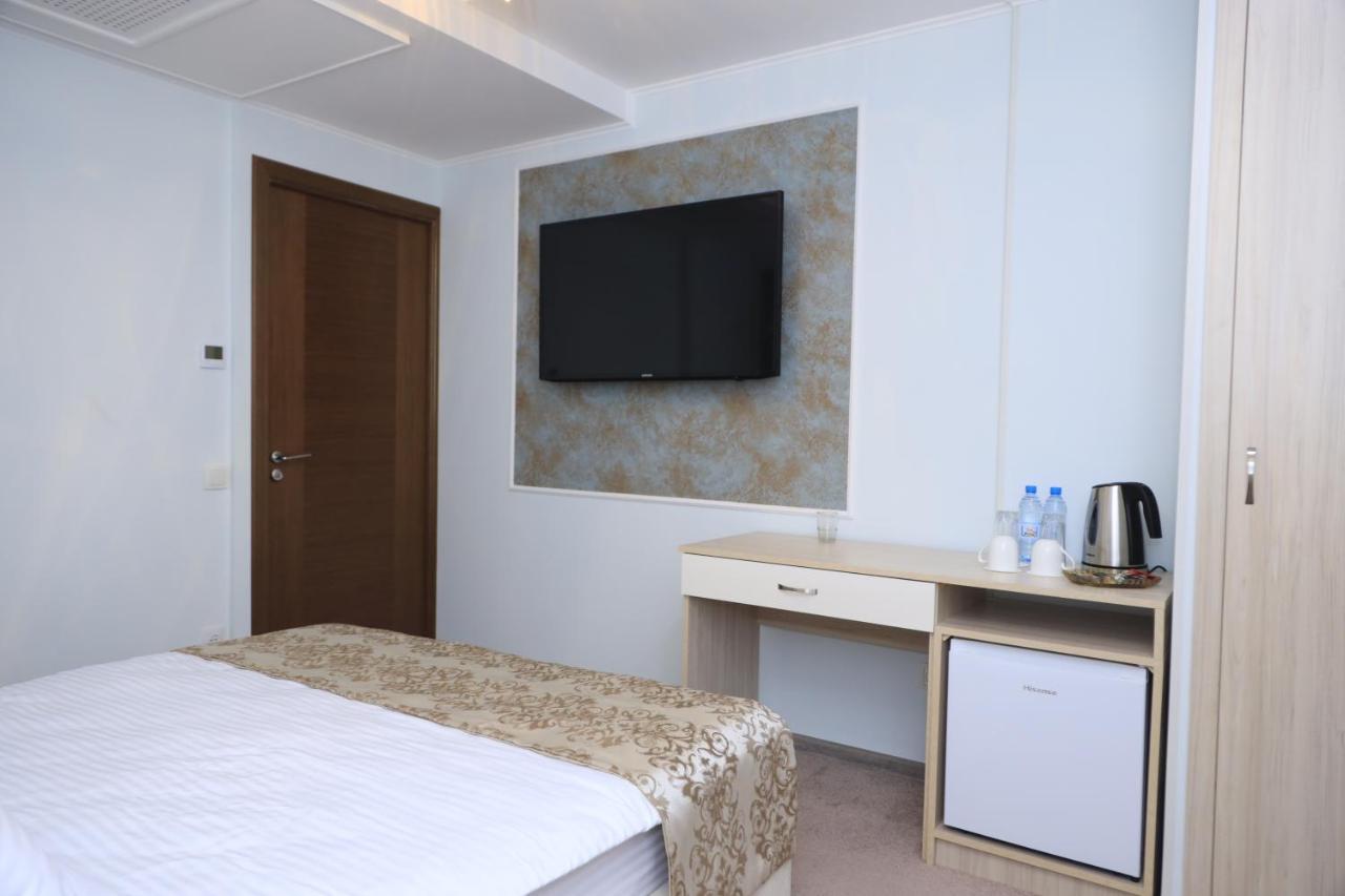 Delin Hotel And Tours Yerevan Ngoại thất bức ảnh
