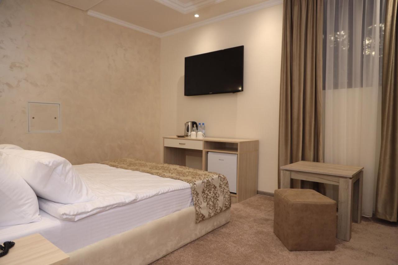 Delin Hotel And Tours Yerevan Ngoại thất bức ảnh