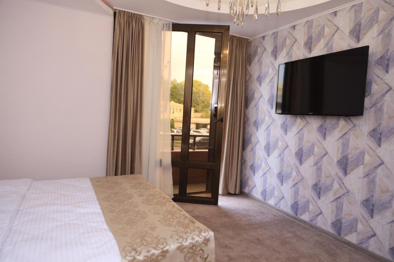 Delin Hotel And Tours Yerevan Ngoại thất bức ảnh