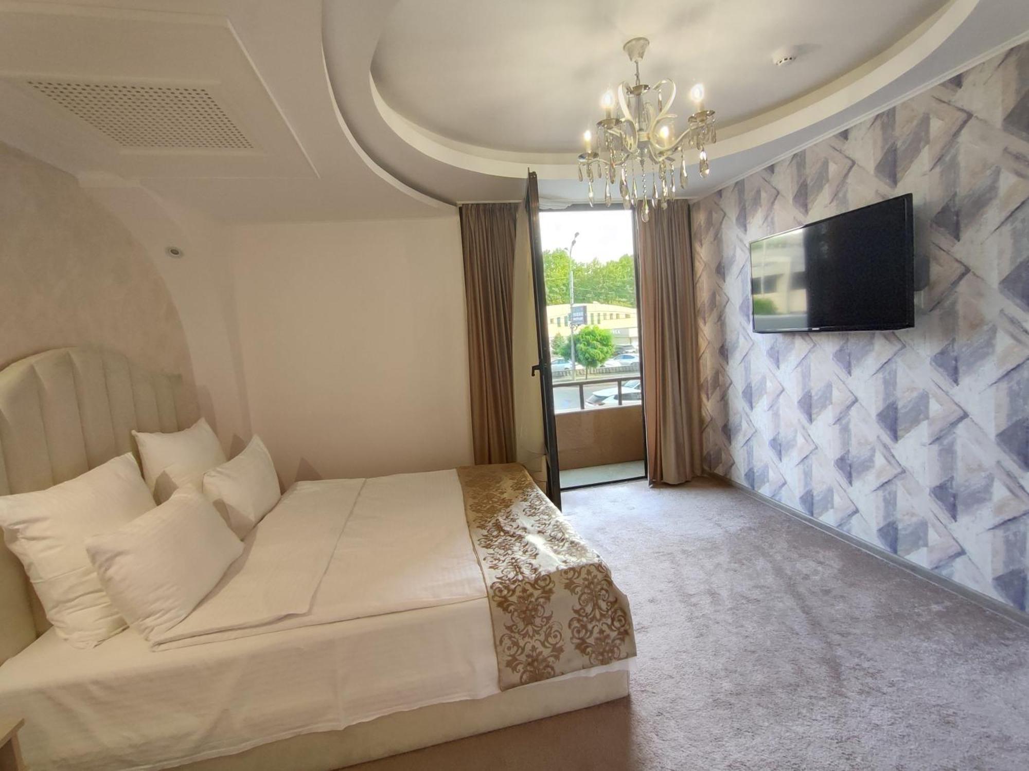 Delin Hotel And Tours Yerevan Ngoại thất bức ảnh