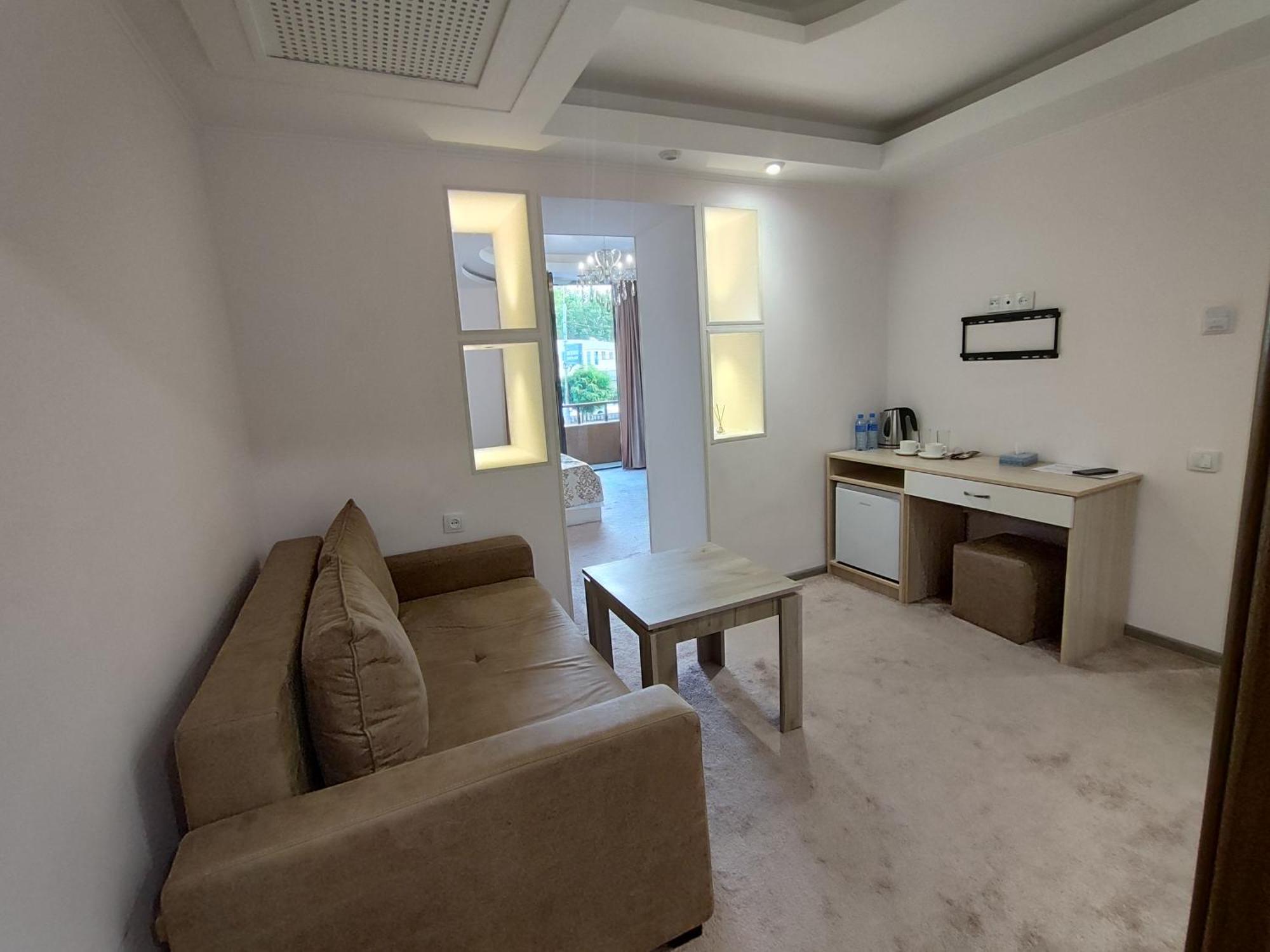 Delin Hotel And Tours Yerevan Ngoại thất bức ảnh