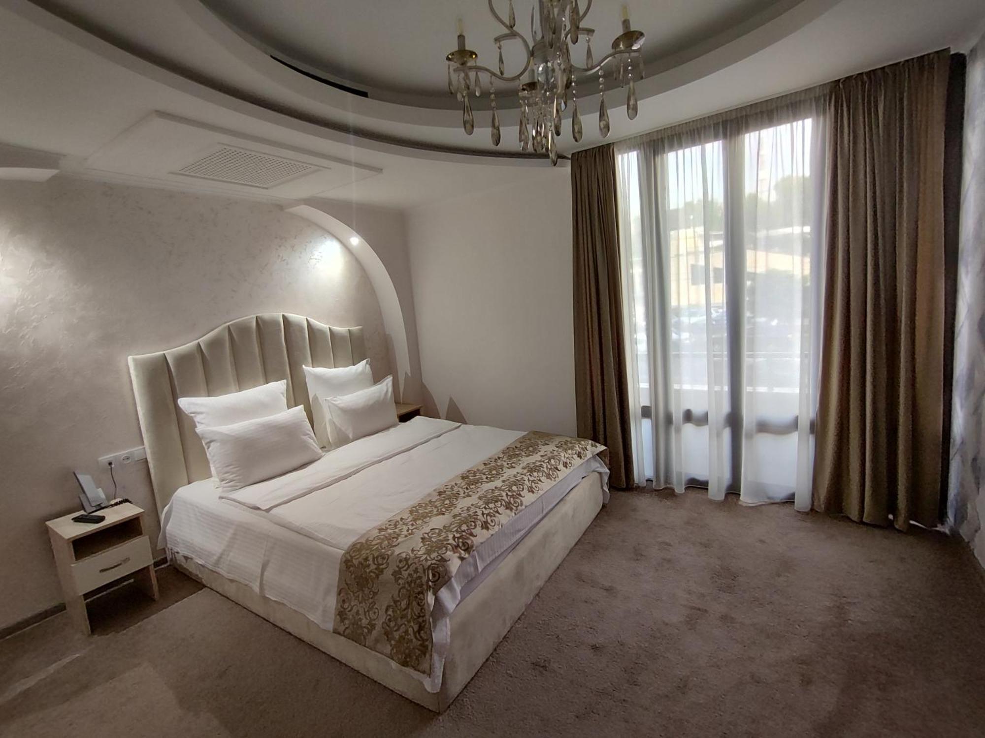 Delin Hotel And Tours Yerevan Ngoại thất bức ảnh