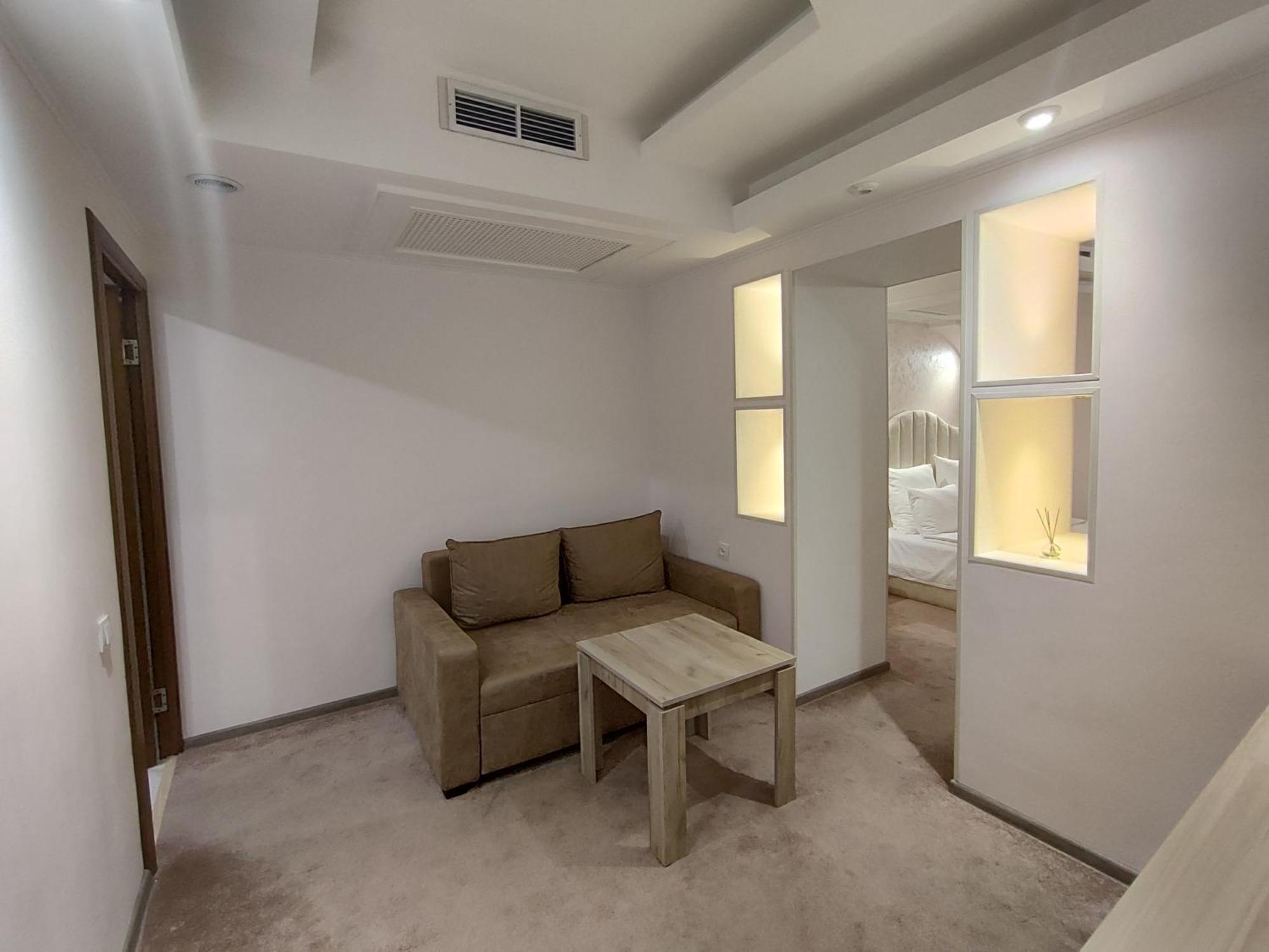 Delin Hotel And Tours Yerevan Ngoại thất bức ảnh