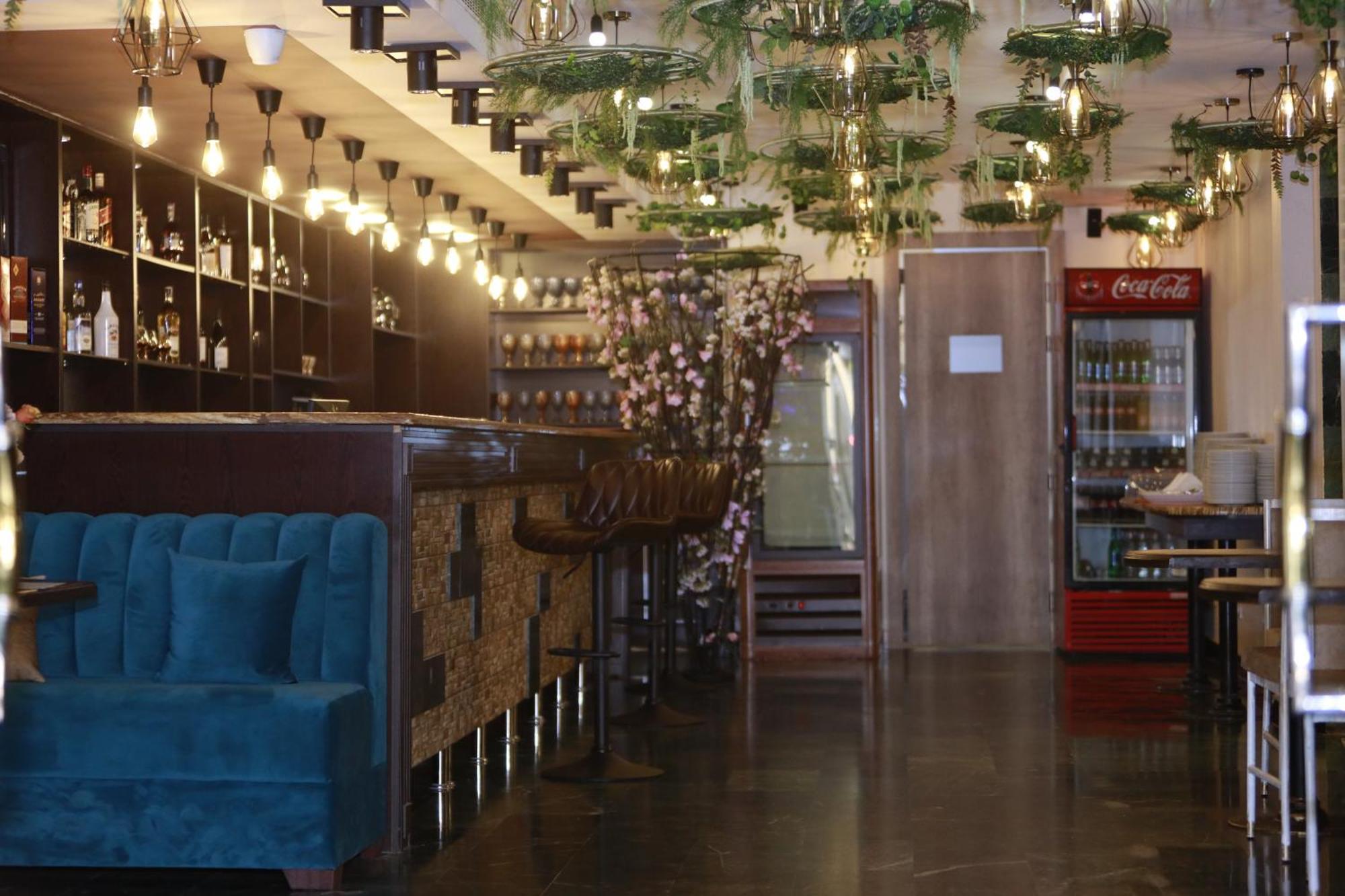 Delin Hotel And Tours Yerevan Ngoại thất bức ảnh