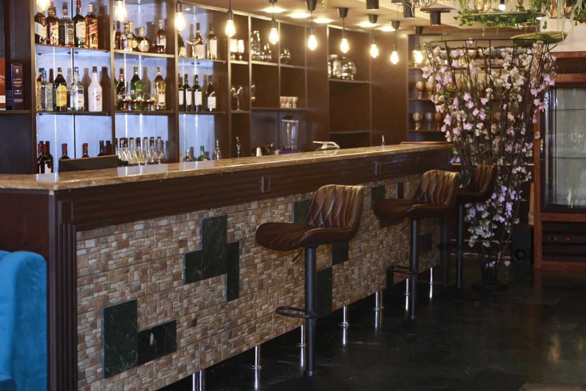 Delin Hotel And Tours Yerevan Ngoại thất bức ảnh