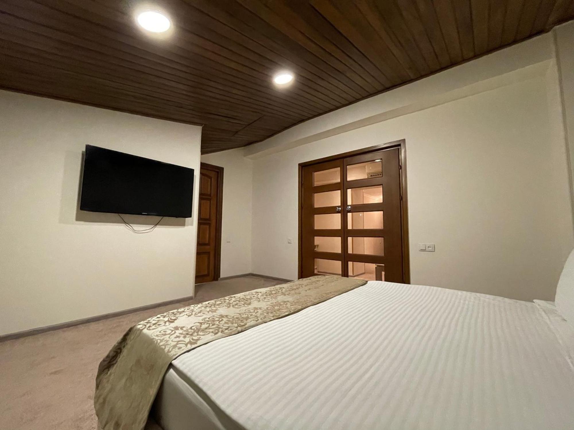 Delin Hotel And Tours Yerevan Ngoại thất bức ảnh