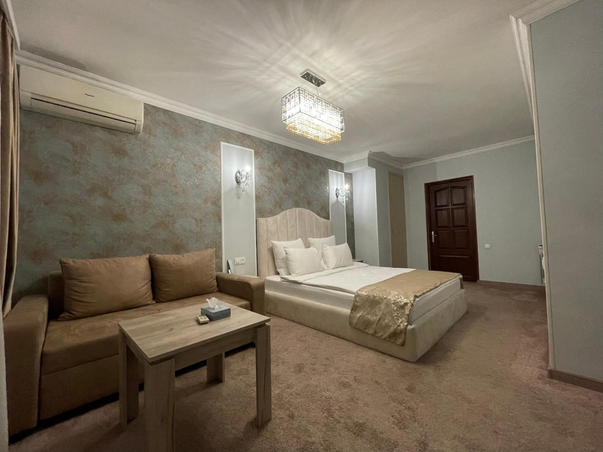 Delin Hotel And Tours Yerevan Ngoại thất bức ảnh