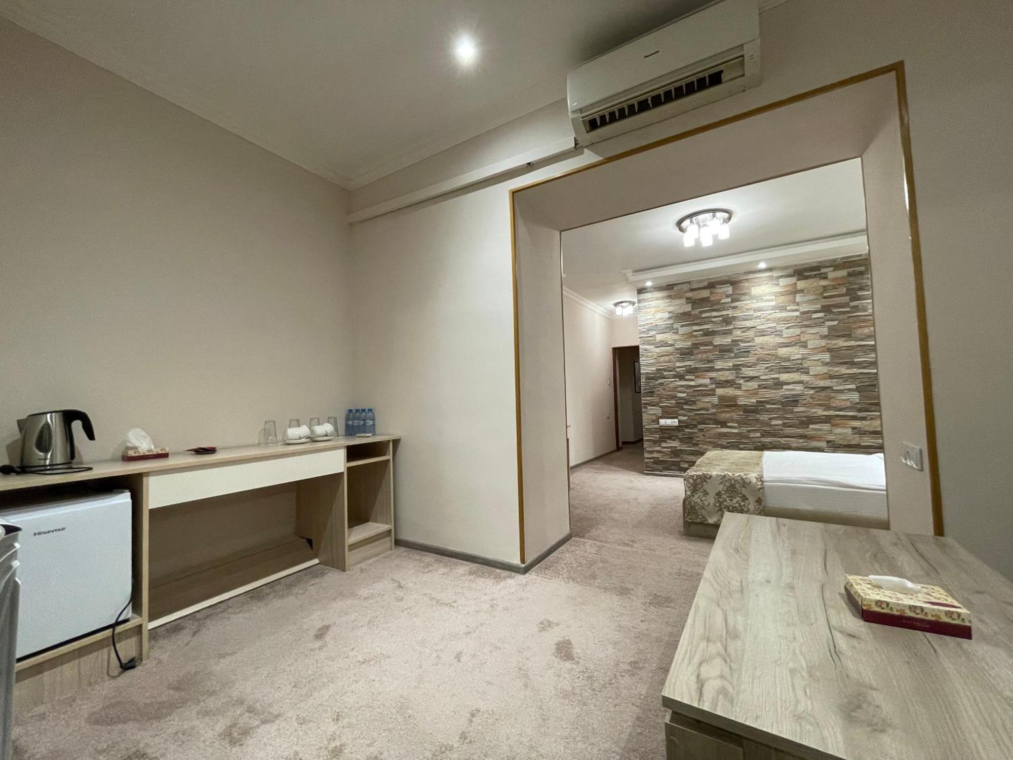 Delin Hotel And Tours Yerevan Ngoại thất bức ảnh