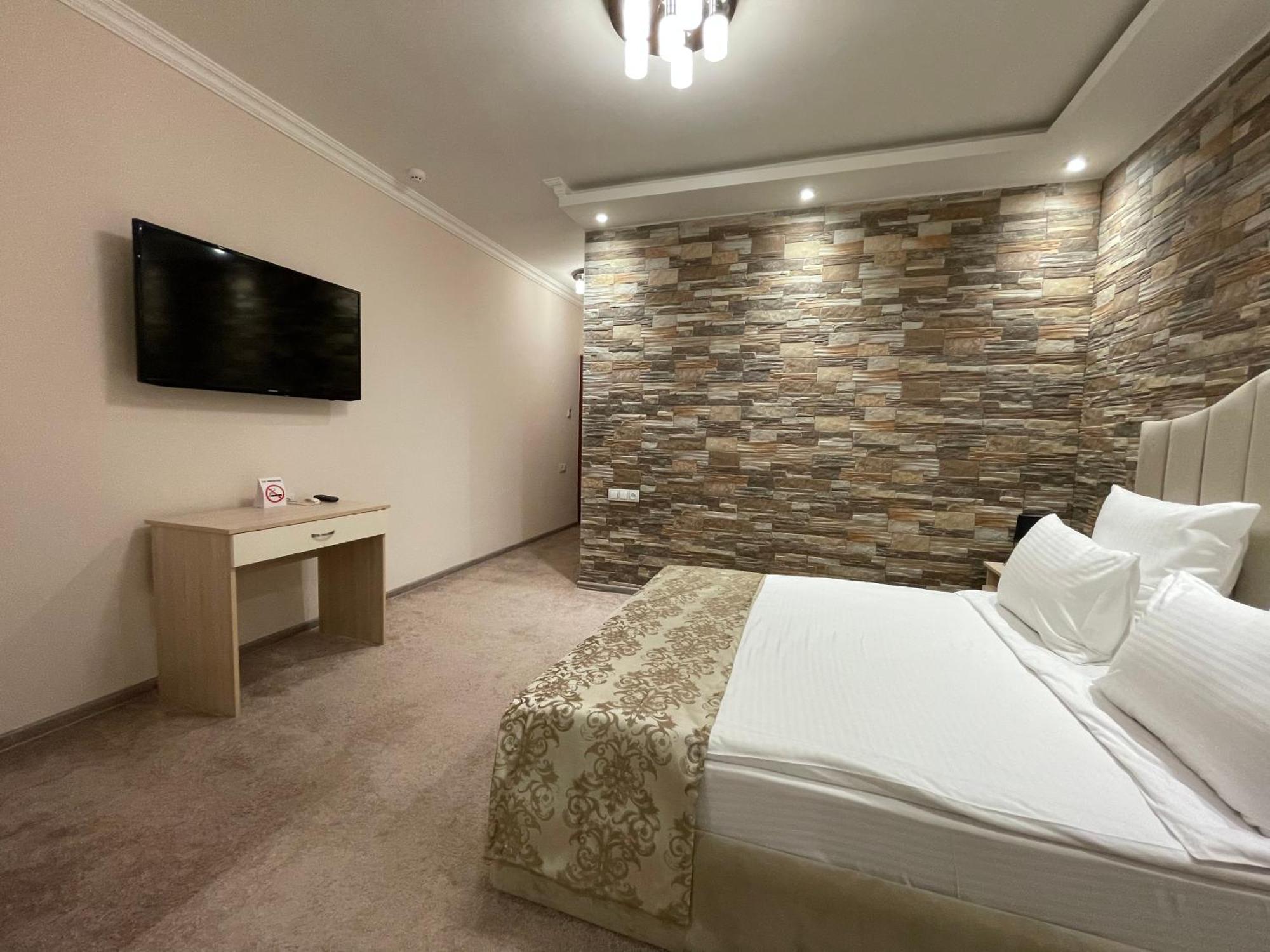 Delin Hotel And Tours Yerevan Ngoại thất bức ảnh