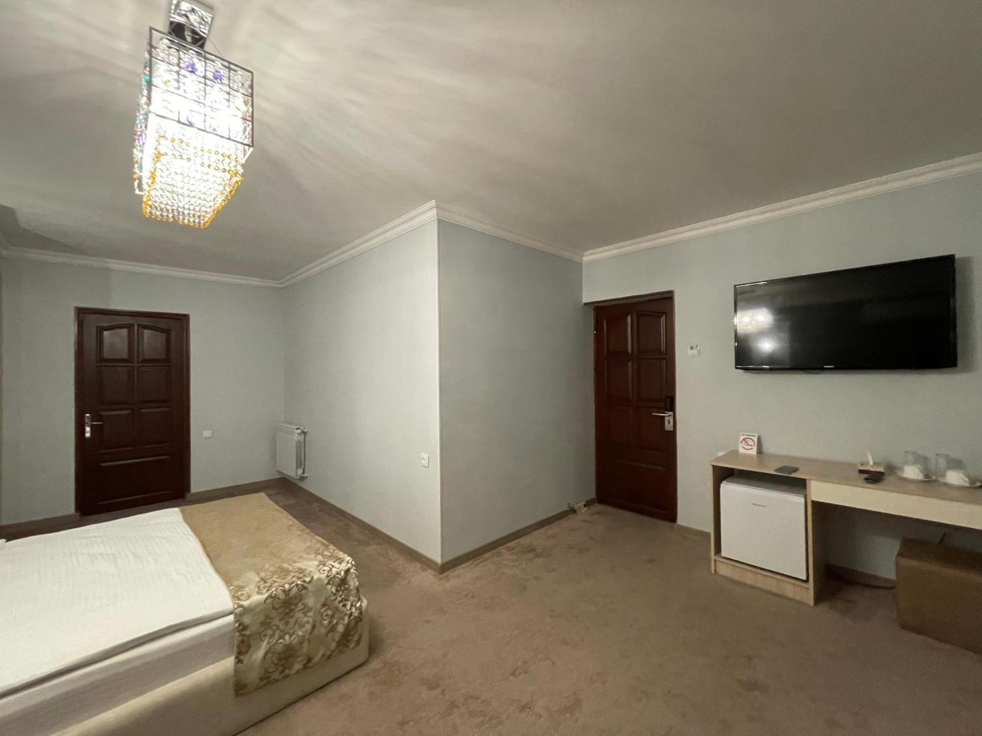 Delin Hotel And Tours Yerevan Ngoại thất bức ảnh